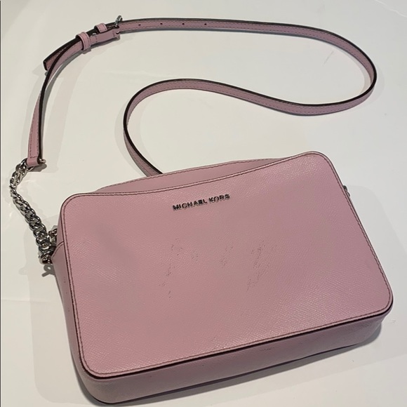 Michael Kors Handbags - Michael Kors Crossbody• see description